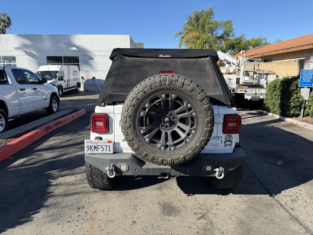 Used 2018 White Jeep Unlimited Sahara image 5