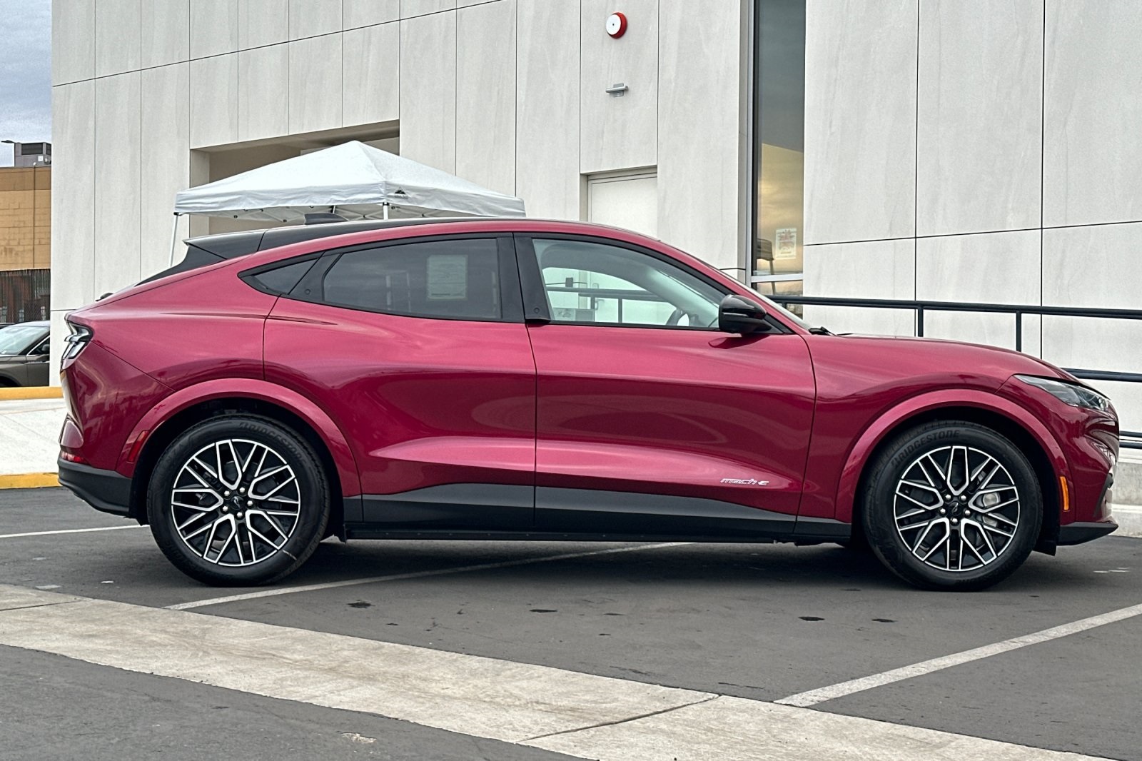 2025 Ford Mustang Mach-E Premium photo 2