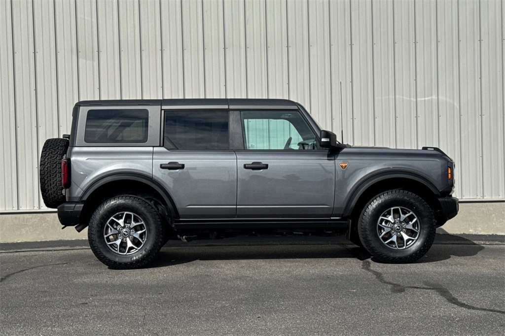 2023 Ford Bronco Badlands photo 3