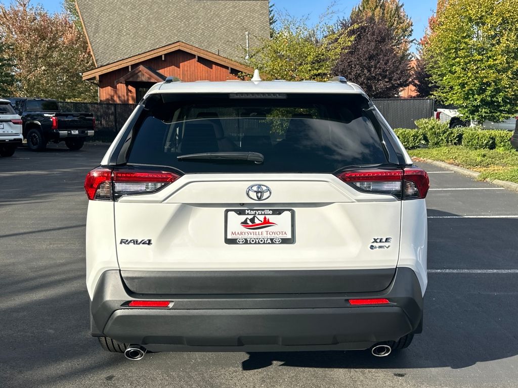 2025 Toyota RAV4 Hybrid XLE photo 3