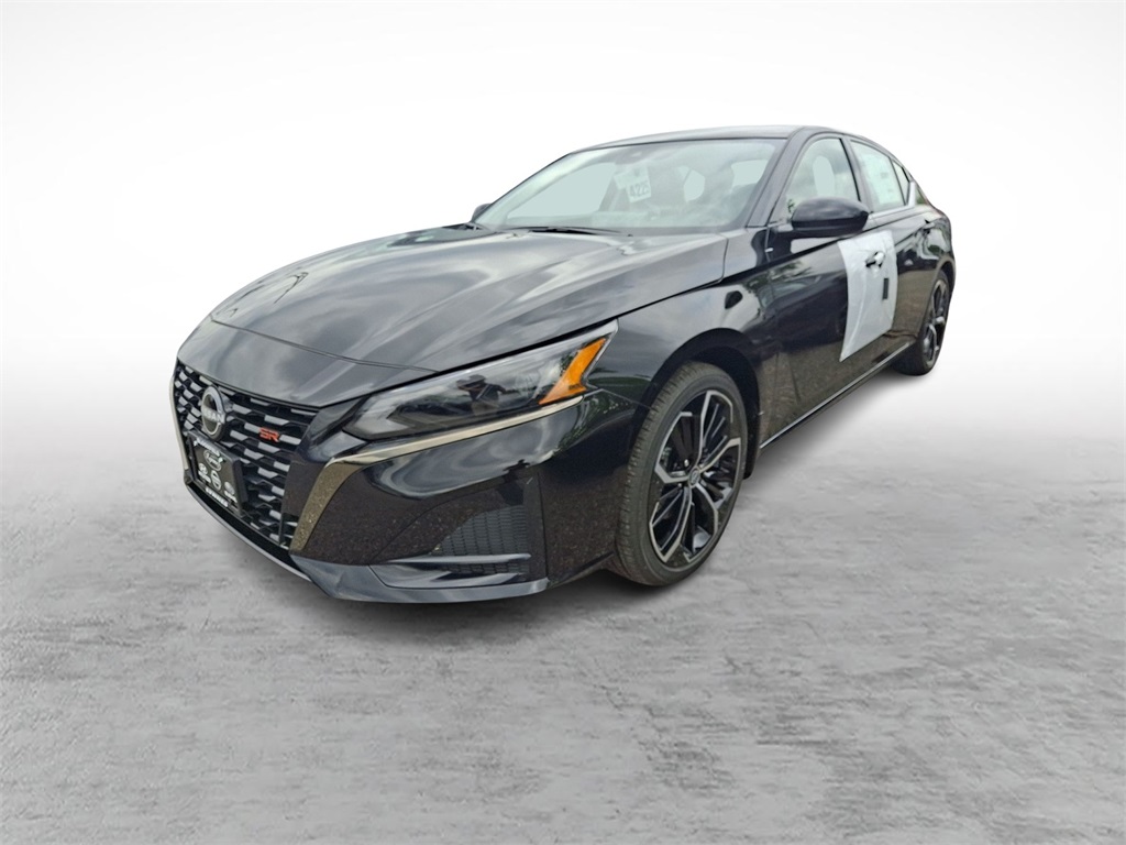 2025 Nissan Altima SR photo 3
