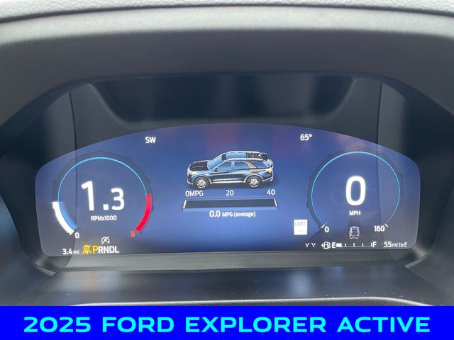 2025 Ford Explorer photo 2
