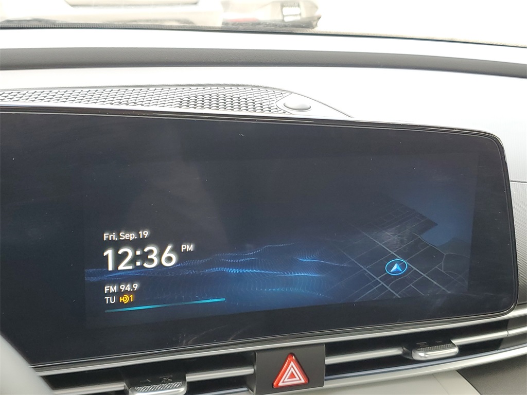 2025 Hyundai Elantra Limited photo 17
