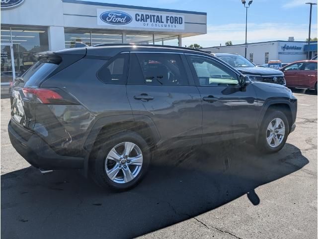 2021 Toyota RAV4 XLE photo 2