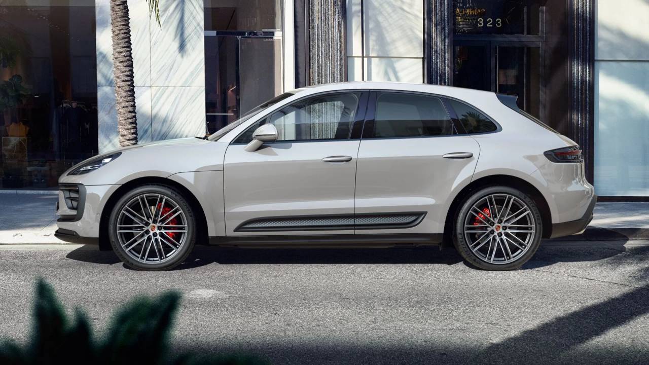 2024 Porsche Macan S photo 2