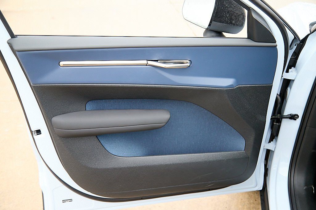 2026 VOLVO EX30 CC - Image 9