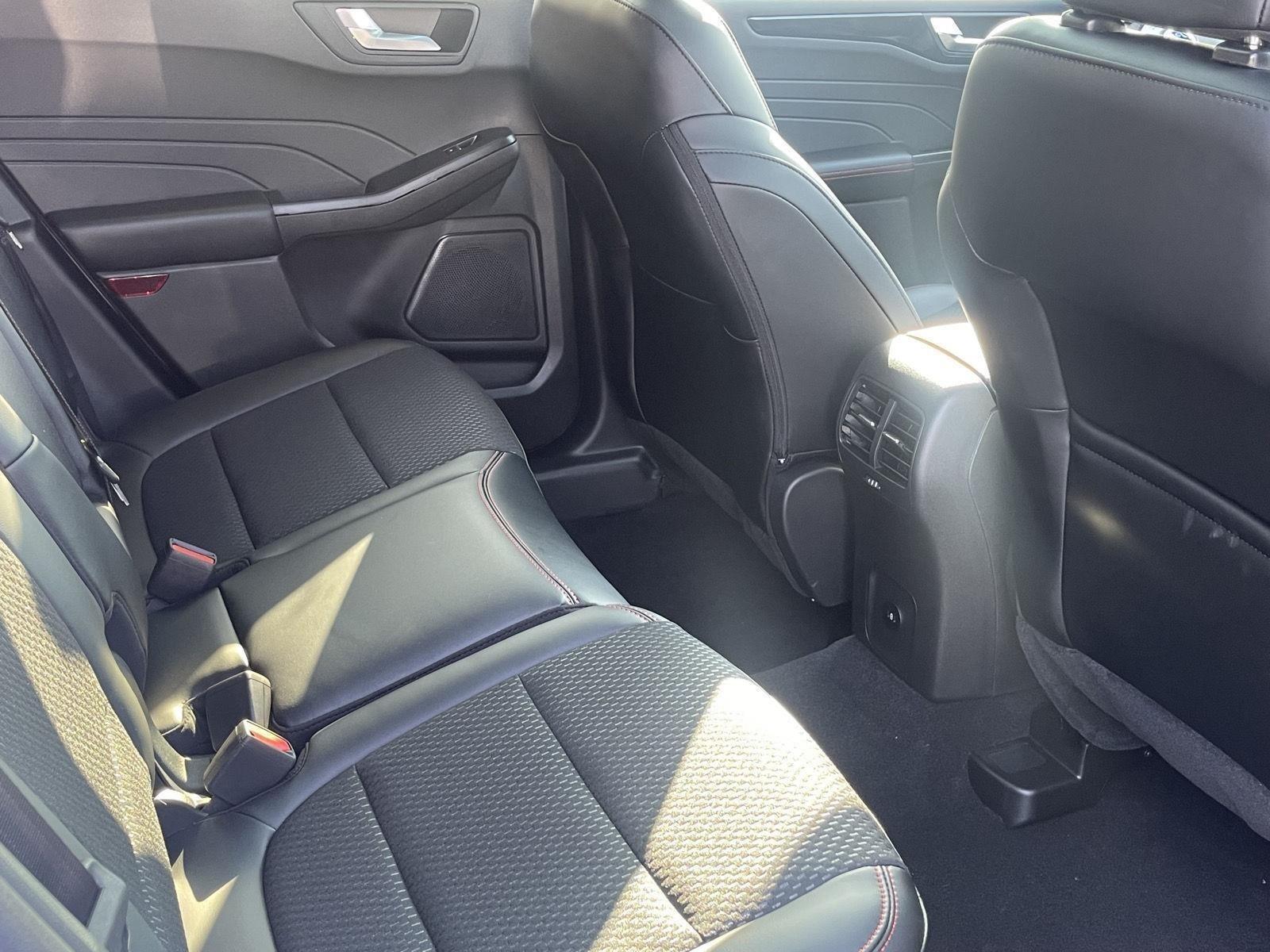 2025 Ford Escape ST-Line Select photo 18