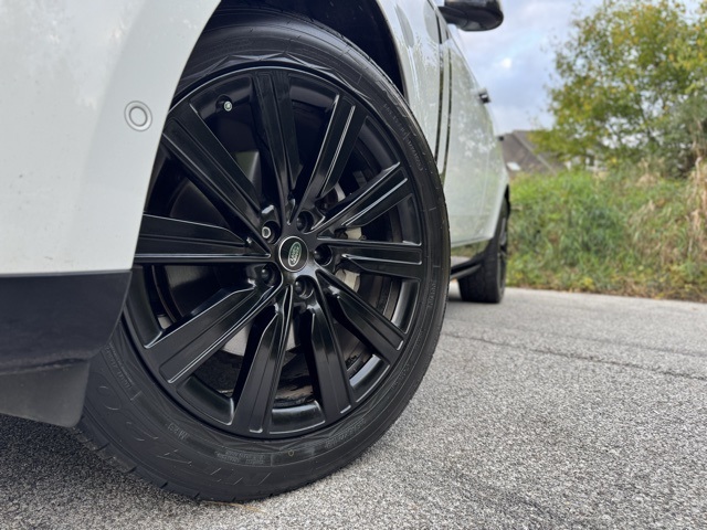 2023 Land Rover Range Rover SE photo 2