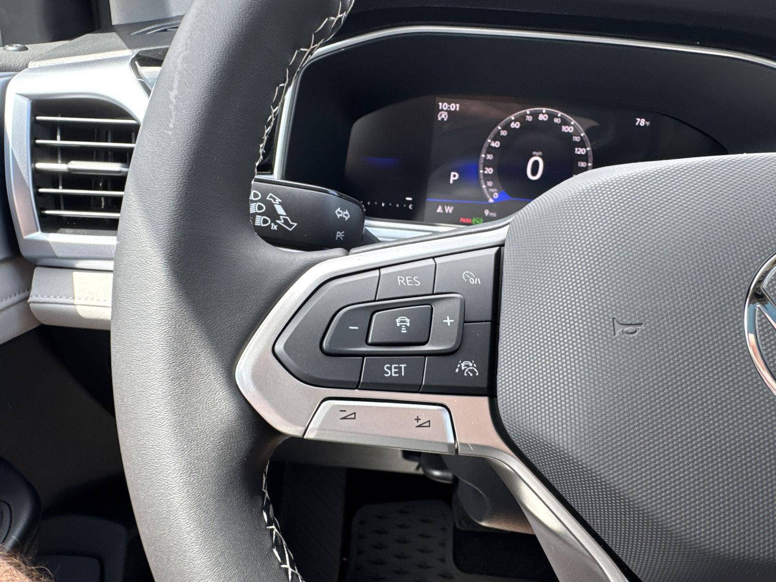 2025 Volkswagen Taos SE photo 13
