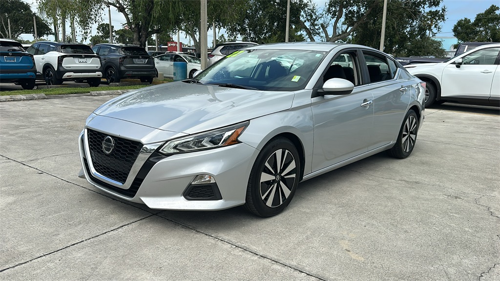 2022 Nissan Altima 2.5 SV photo 3