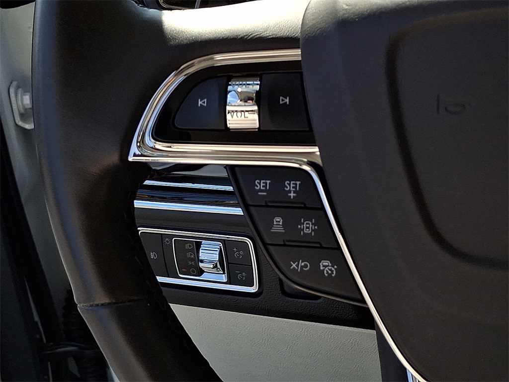 2023 Lincoln Navigator L photo 16
