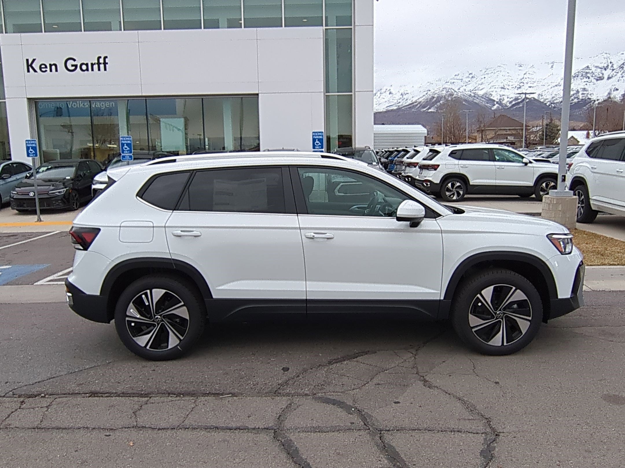 2025 Volkswagen Taos SE photo 2
