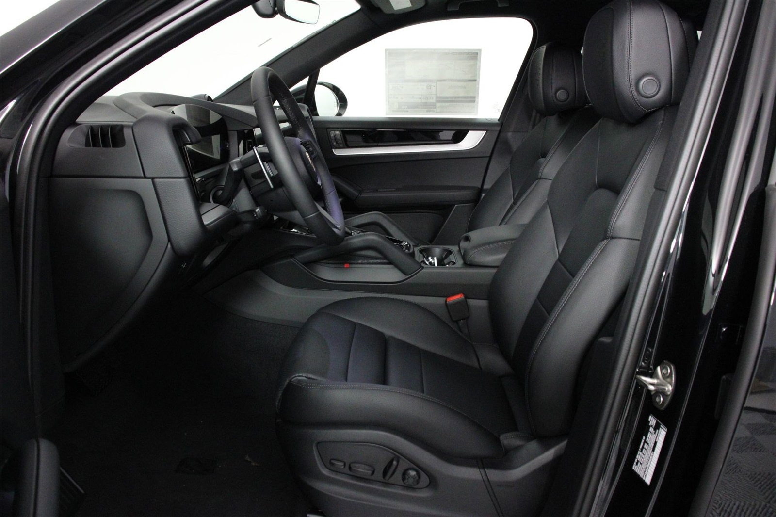 2025 Porsche Cayenne photo 5