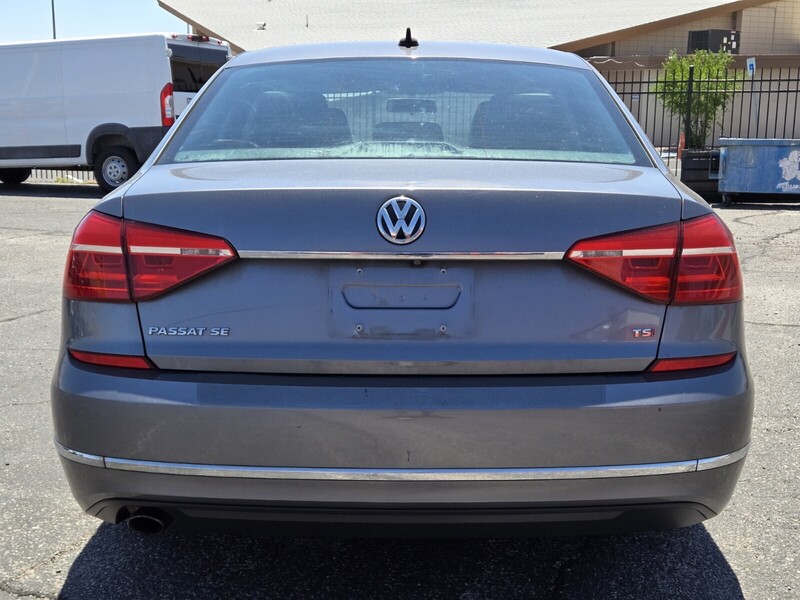 2016 Volkswagen Passat SE photo 4