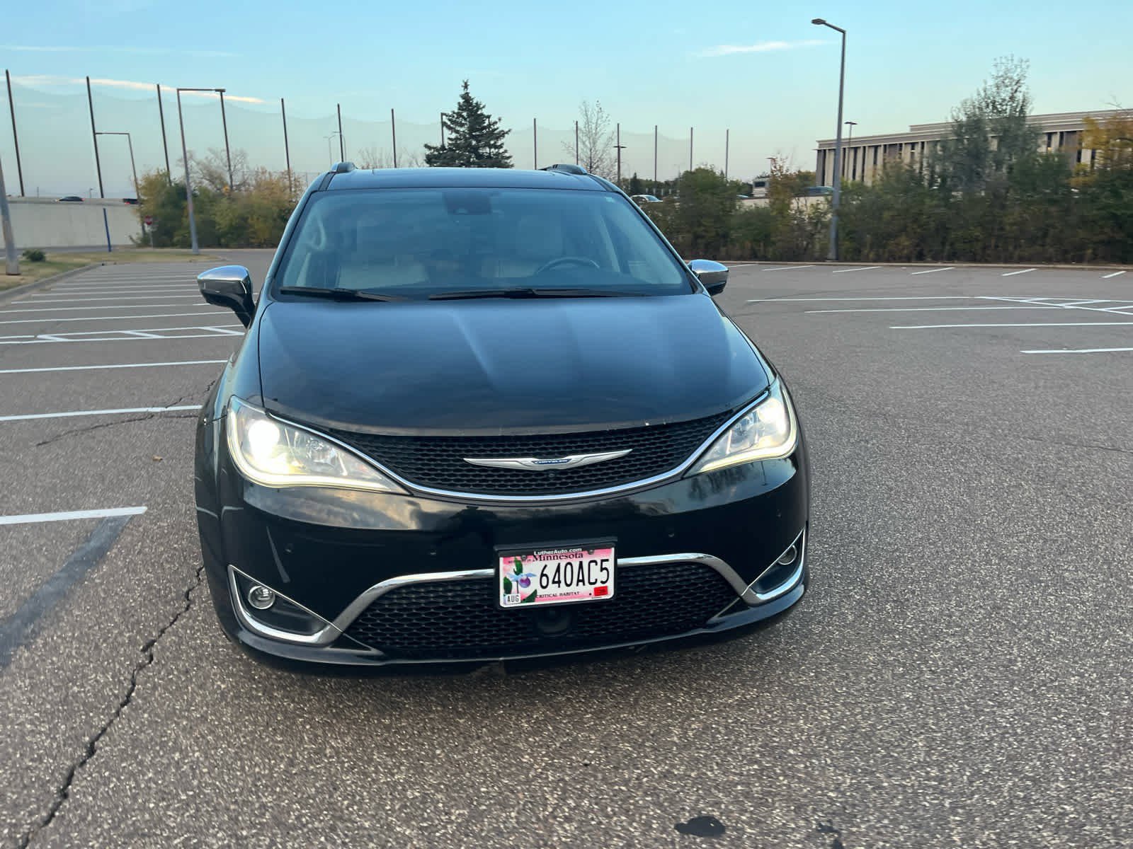 Used 2018 Chrysler Pacifica Limited with VIN 2C4RC1GG5JR106247 for sale in Golden Valley, Minnesota
