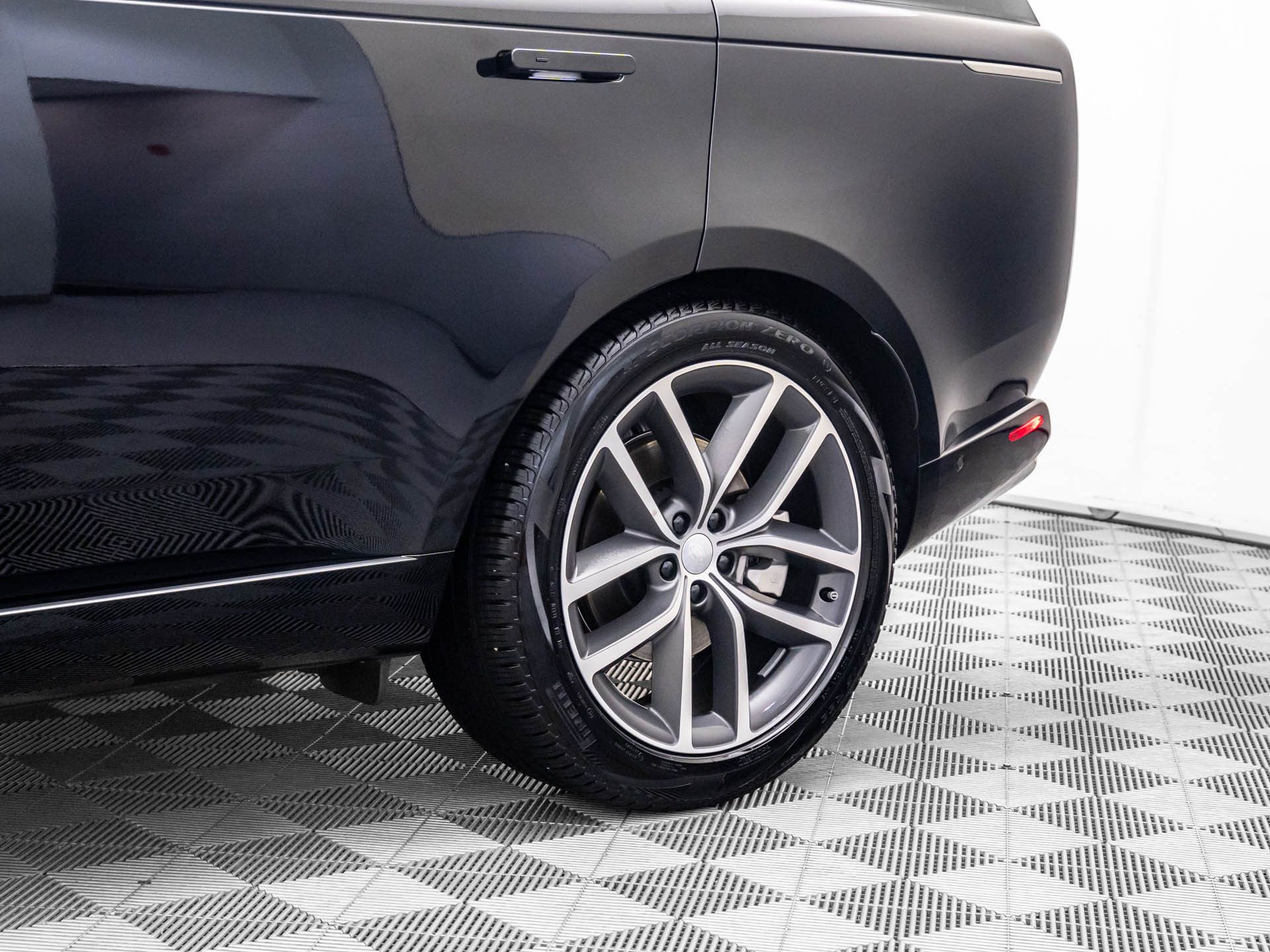 2025 Land Rover Range Rover SE photo 28