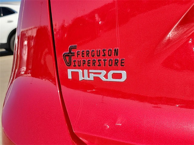2025 Kia Niro LX photo 5