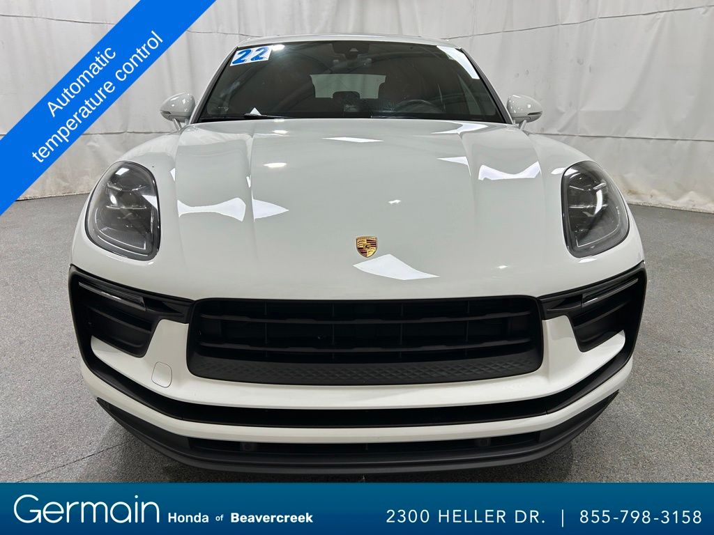 2022 Porsche Macan Base photo 2