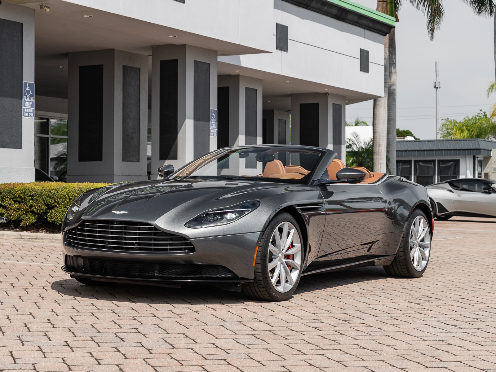 2019 Aston Martin DB11 AM5 photo 31