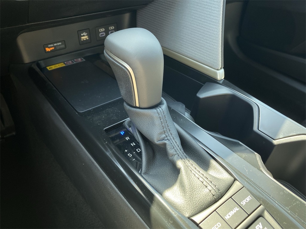 2025 Toyota Camry SE photo 21