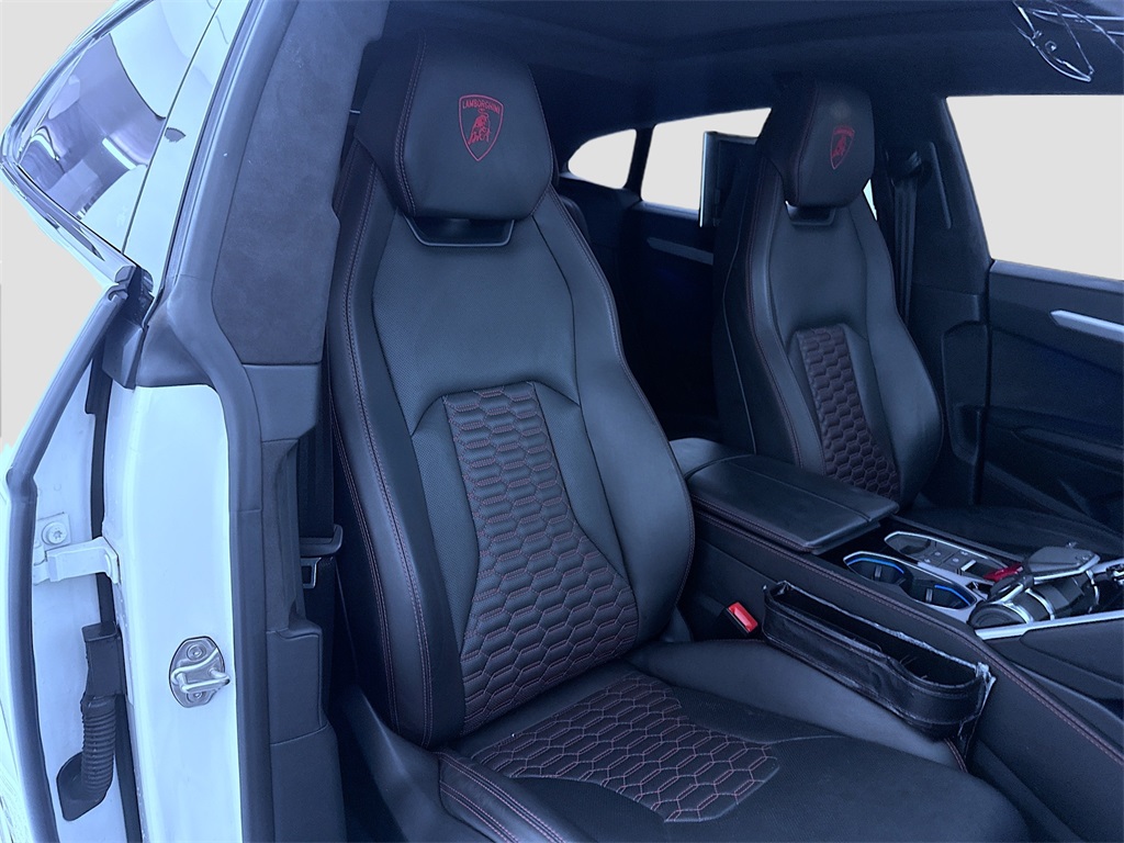 2019 Lamborghini Urus photo 28
