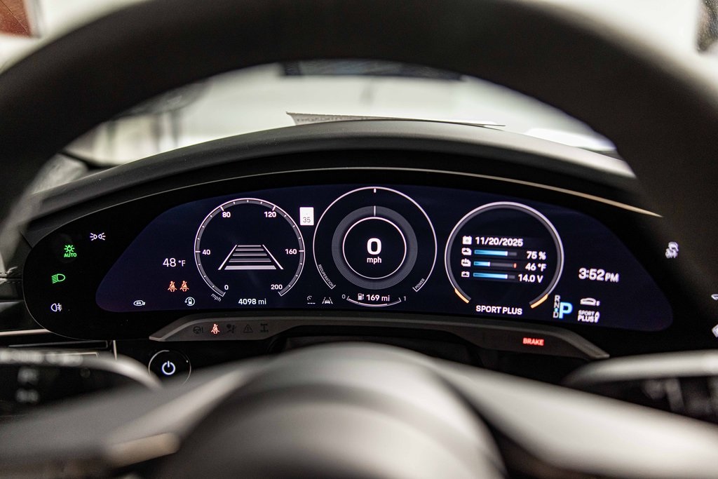 2023 PORSCHE TAYCAN - Image 24