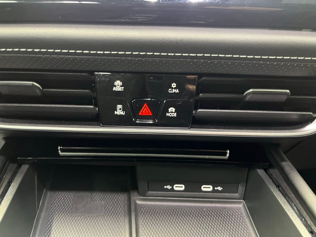 2024 Volkswagen Atlas Cross Sport SE Technology photo 15