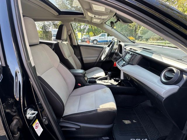 2017 Toyota RAV4 XLE photo 29
