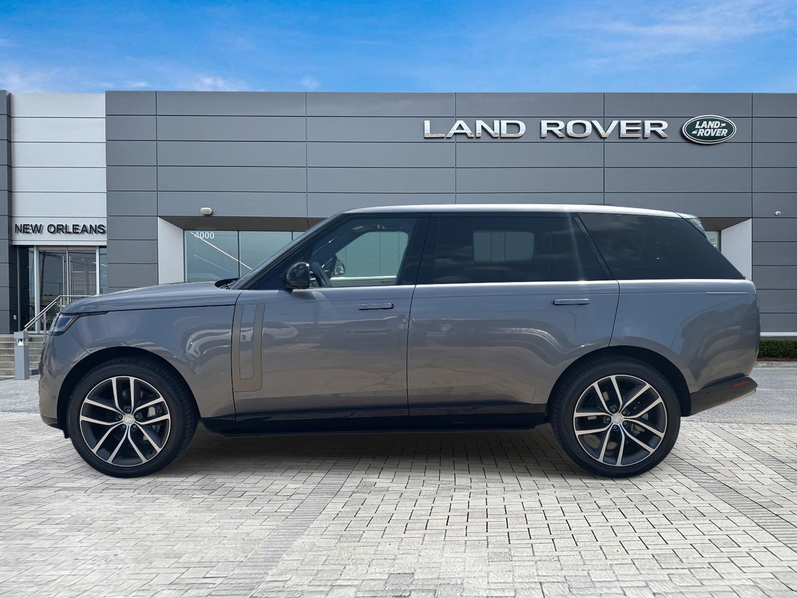 2025 Land Rover Range Rover SE photo 2
