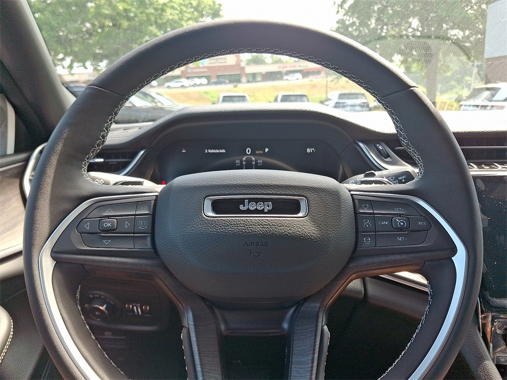 2025 Jeep Grand Cherokee Limited photo 11