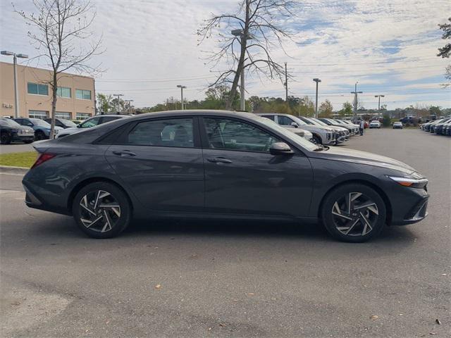 2025 Hyundai Elantra SEL Sport photo 4