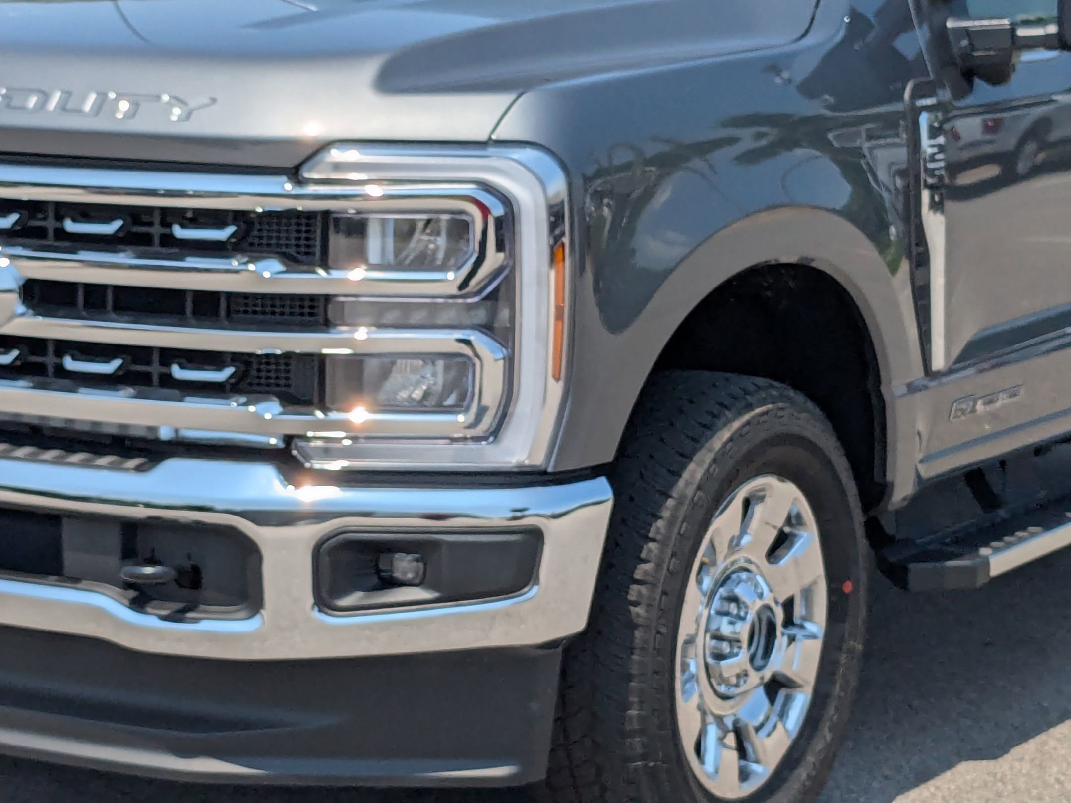 2025 Ford F-250 Lariat photo 2