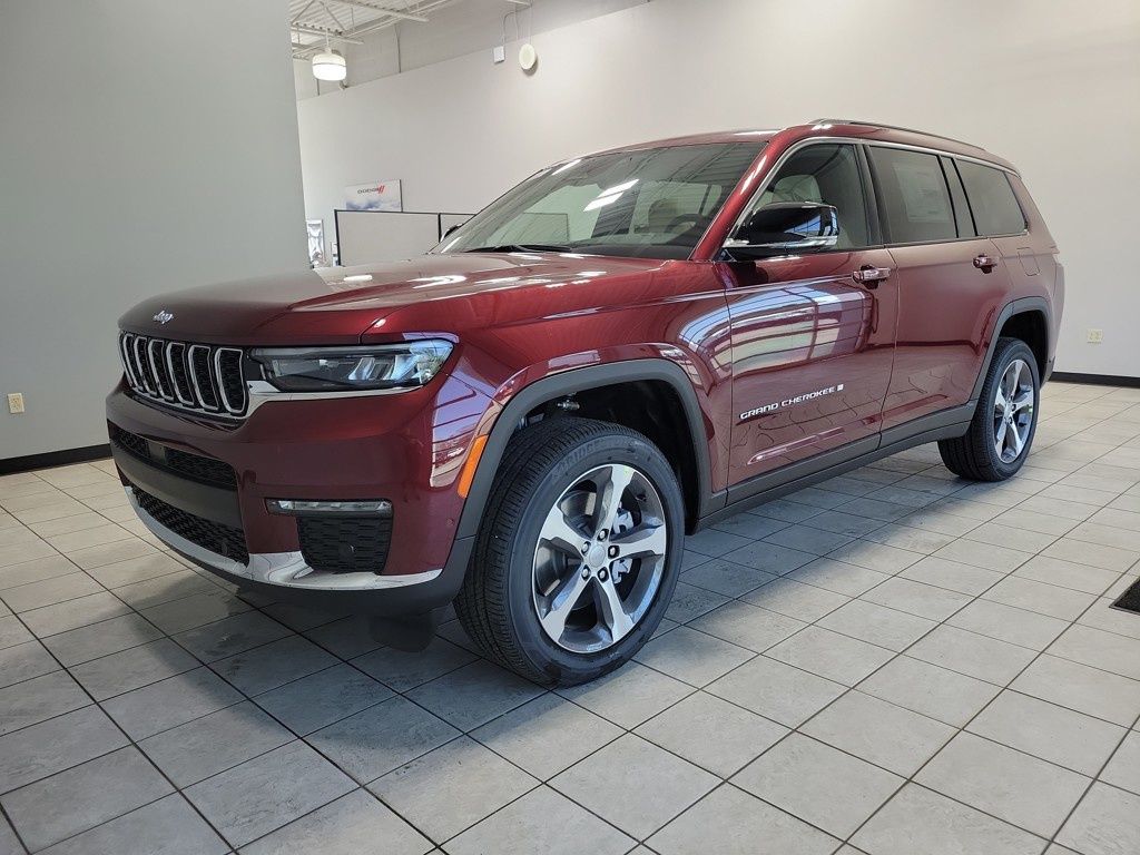 2025 Jeep Grand Cherokee Limited photo 2