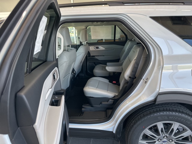 2025 Ford Explorer photo 29