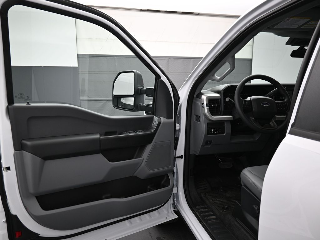 2025 Ford F-350 Super Duty XL