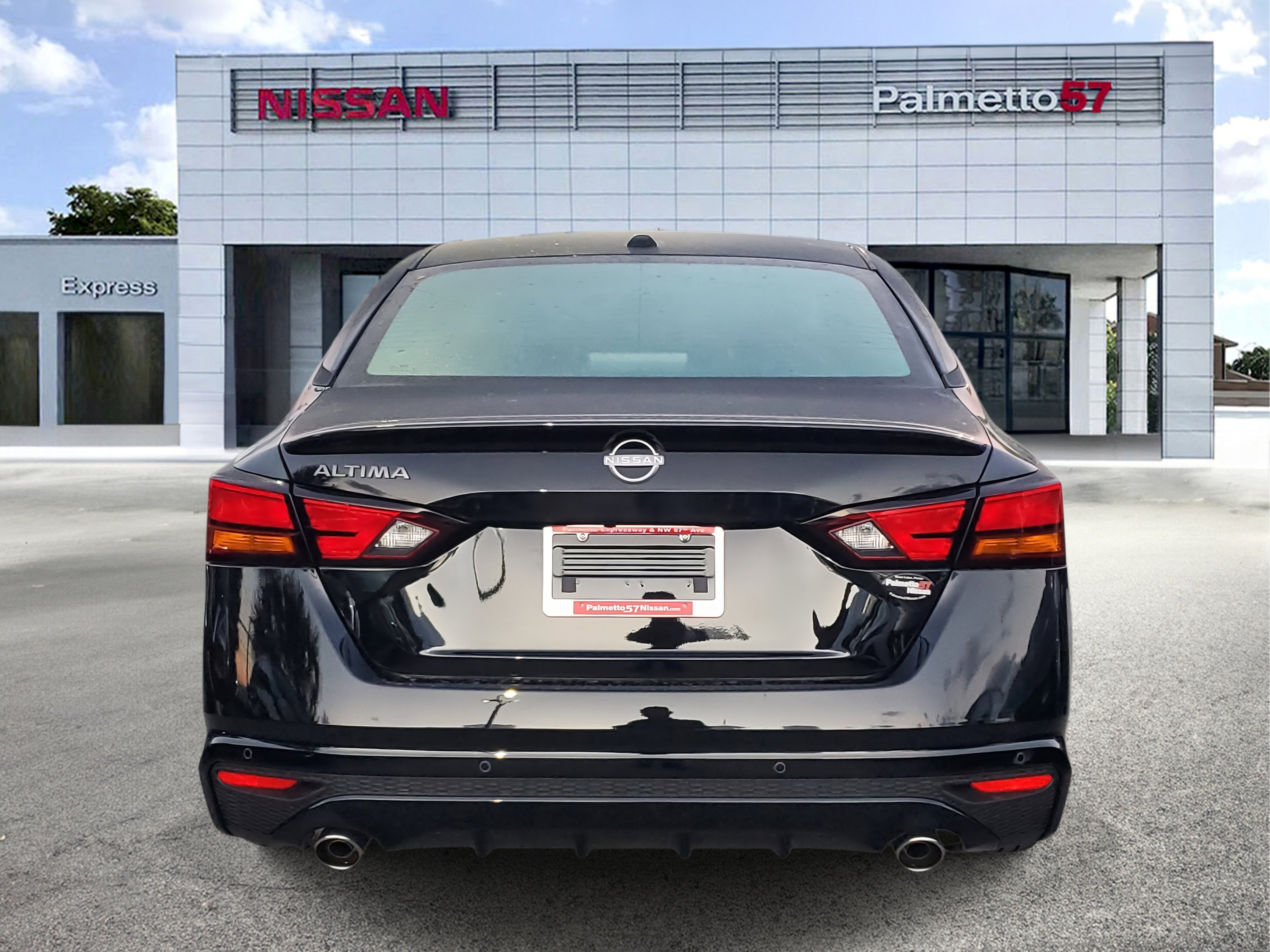 2025 Nissan Altima SV photo 4