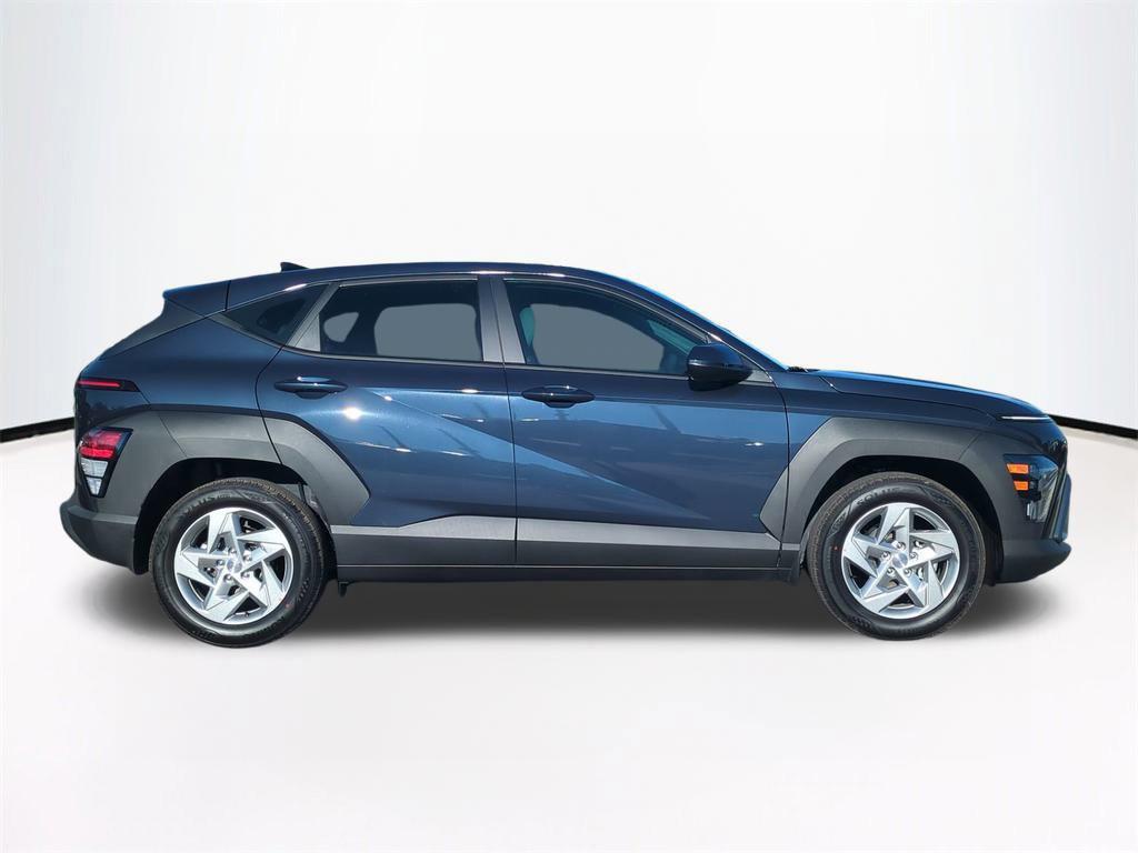 2026 Hyundai Kona SE photo 4