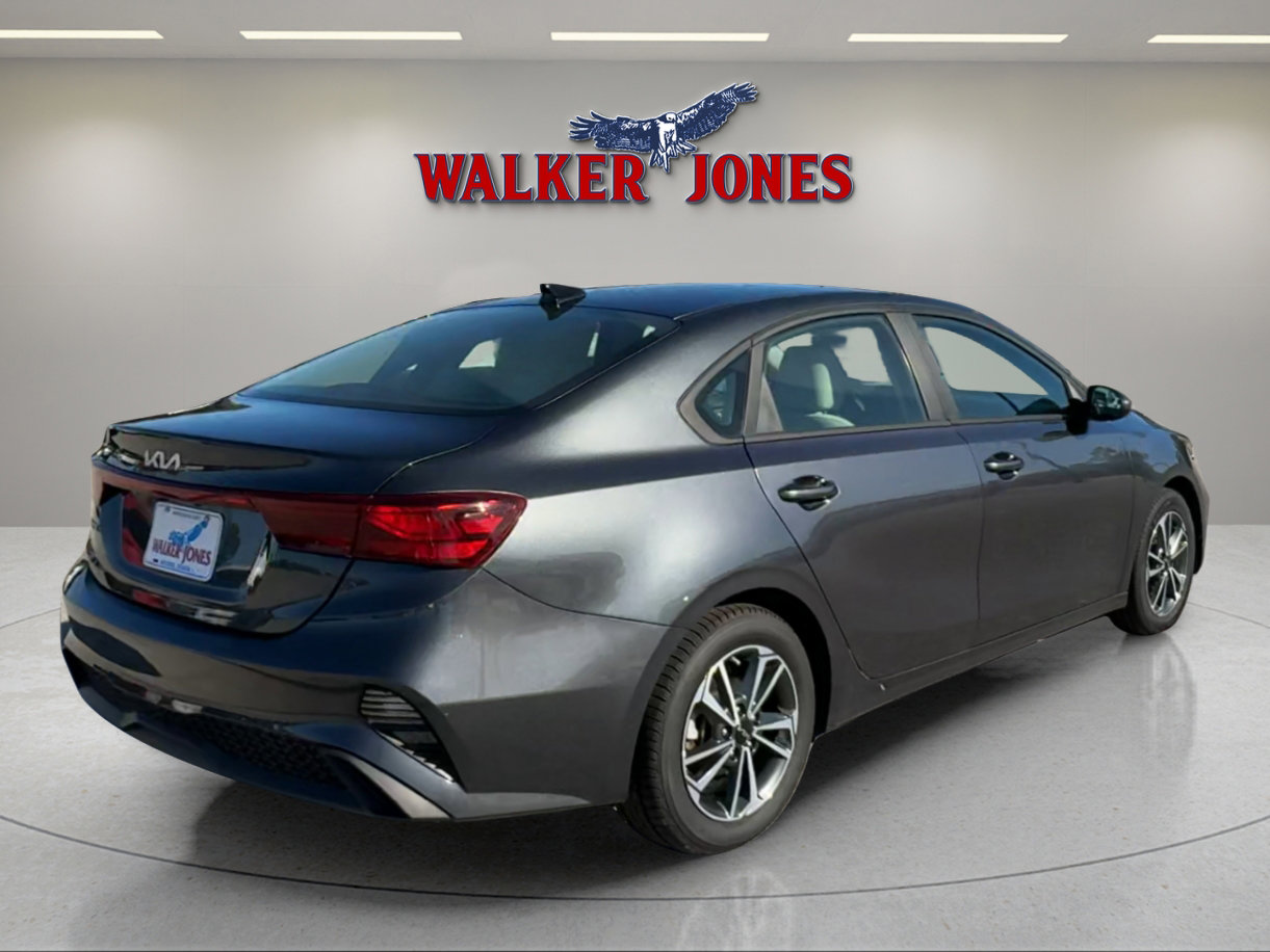 2023 Kia Forte LXS photo 3