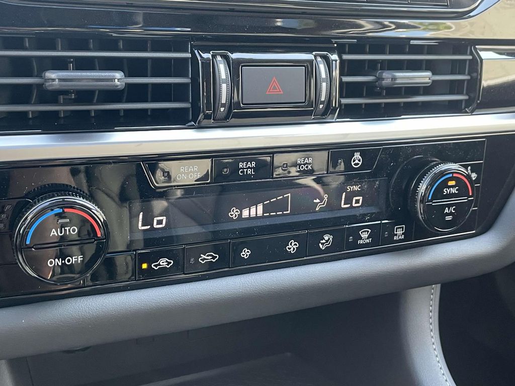 2025 Nissan Pathfinder SL photo 23