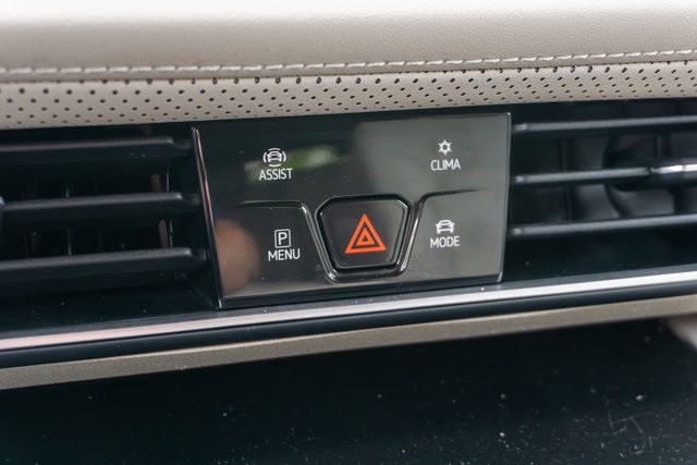 2024 Volkswagen Atlas SE Technology photo 28