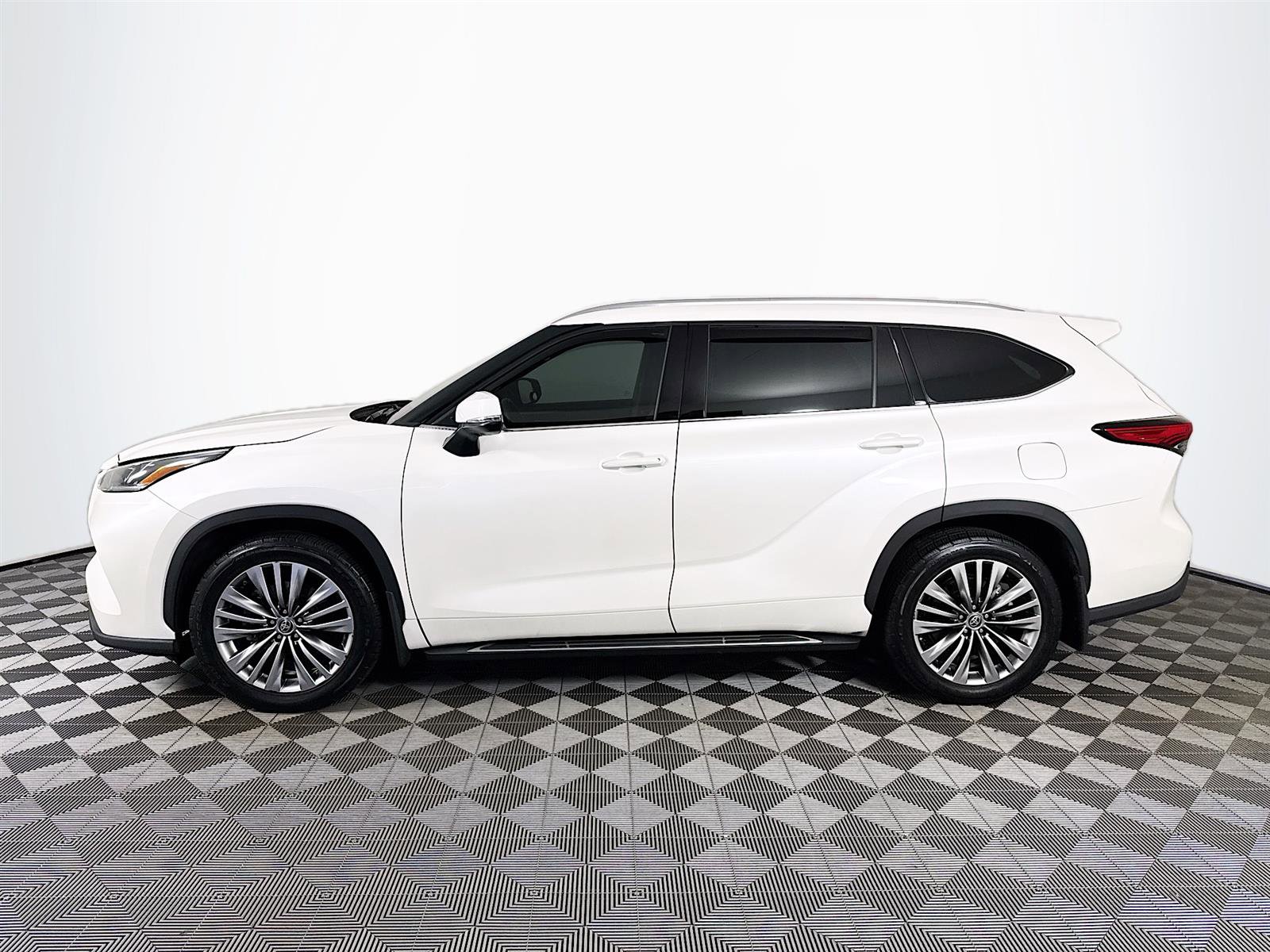 2021 Toyota Highlander Platinum photo 4