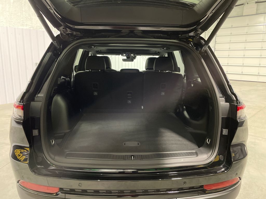 2025 Jeep Grand Cherokee Altitude X photo 4