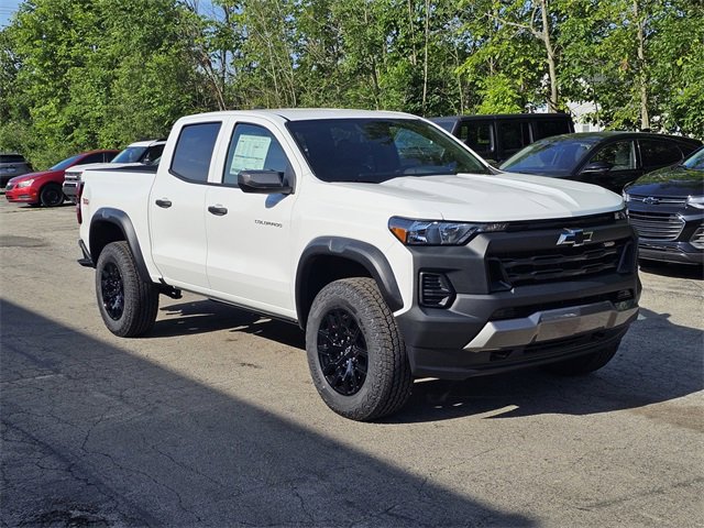 2025 Chevrolet Colorado Trail Boss photo 2