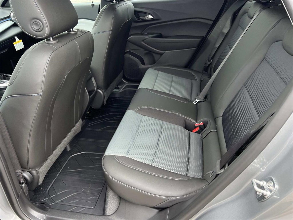 2025 Chevrolet Trax LT photo 6