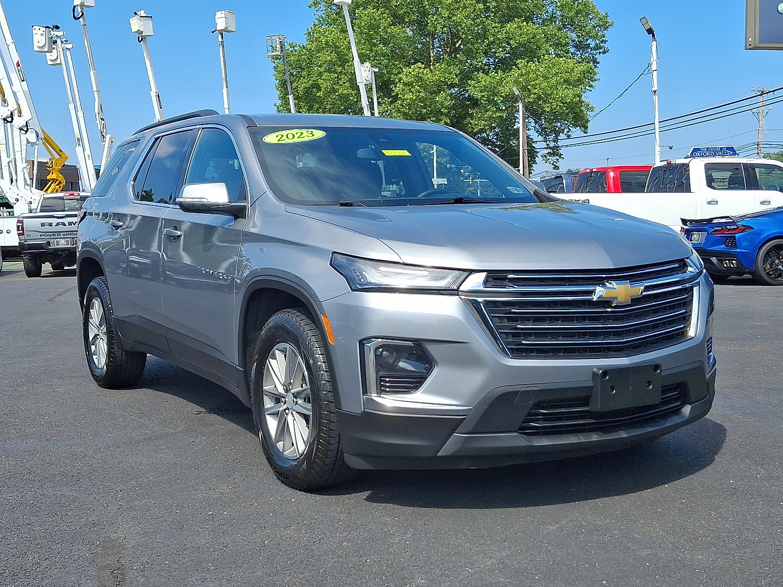 2023 Chevrolet Traverse Cloth photo 2