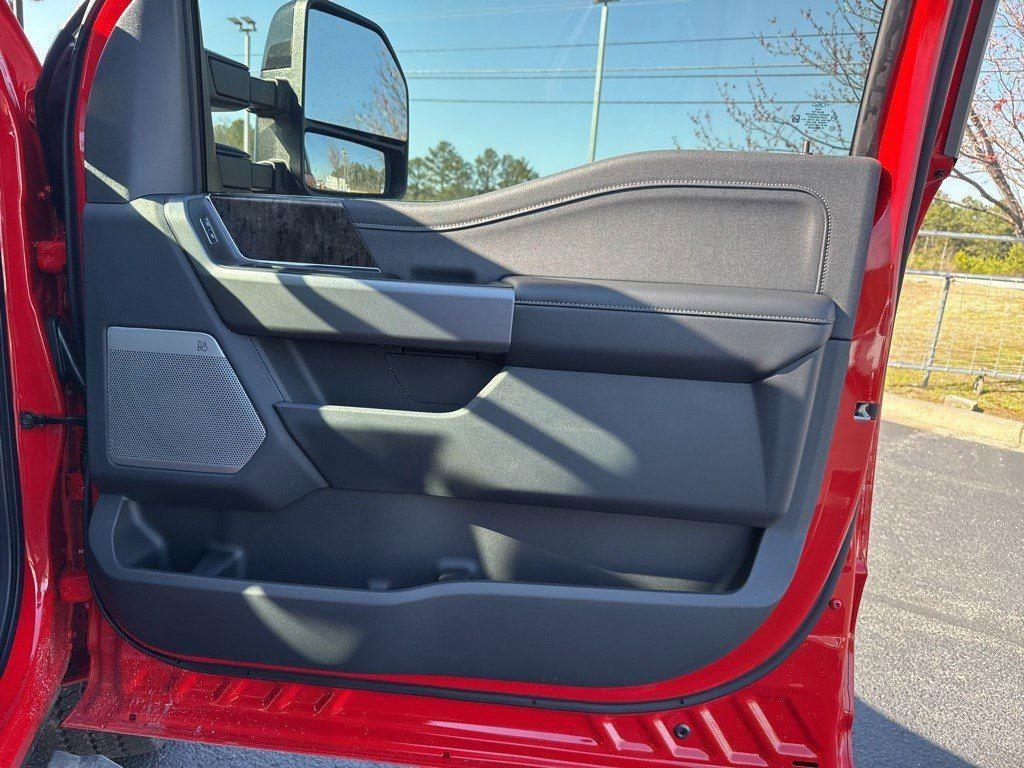 2025 Ford F-250 Lariat photo 17