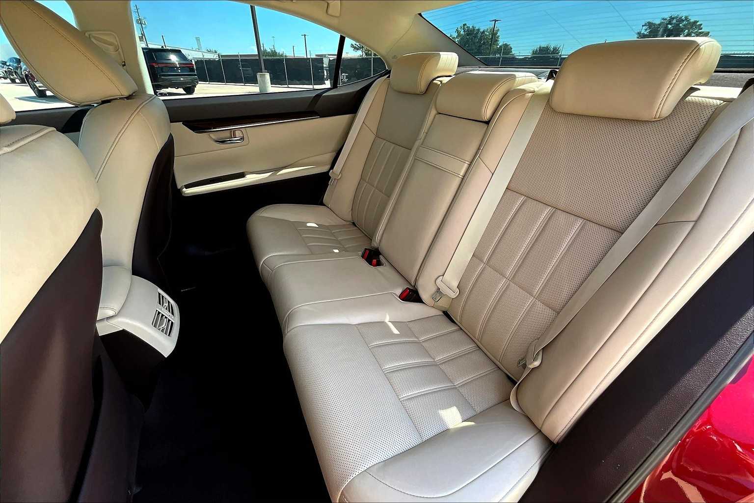 2017 Lexus ES 350 photo 18