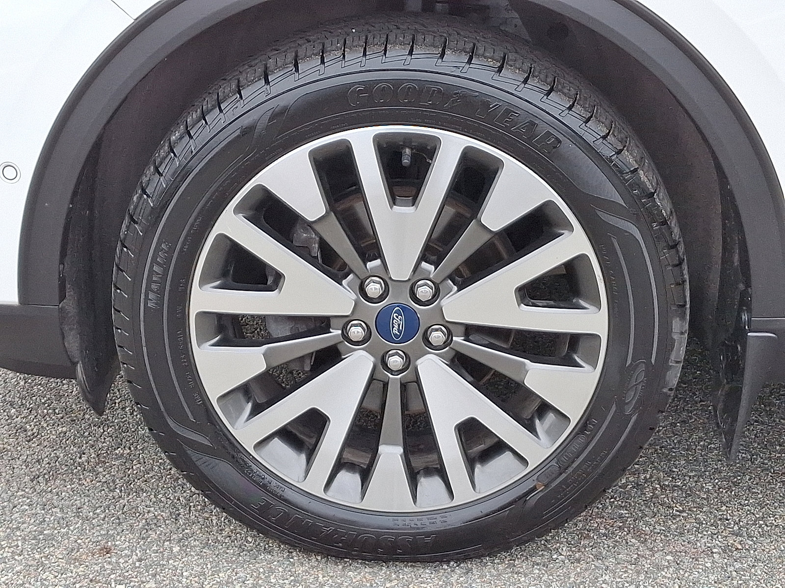 2020 Ford Escape Titanium photo 21