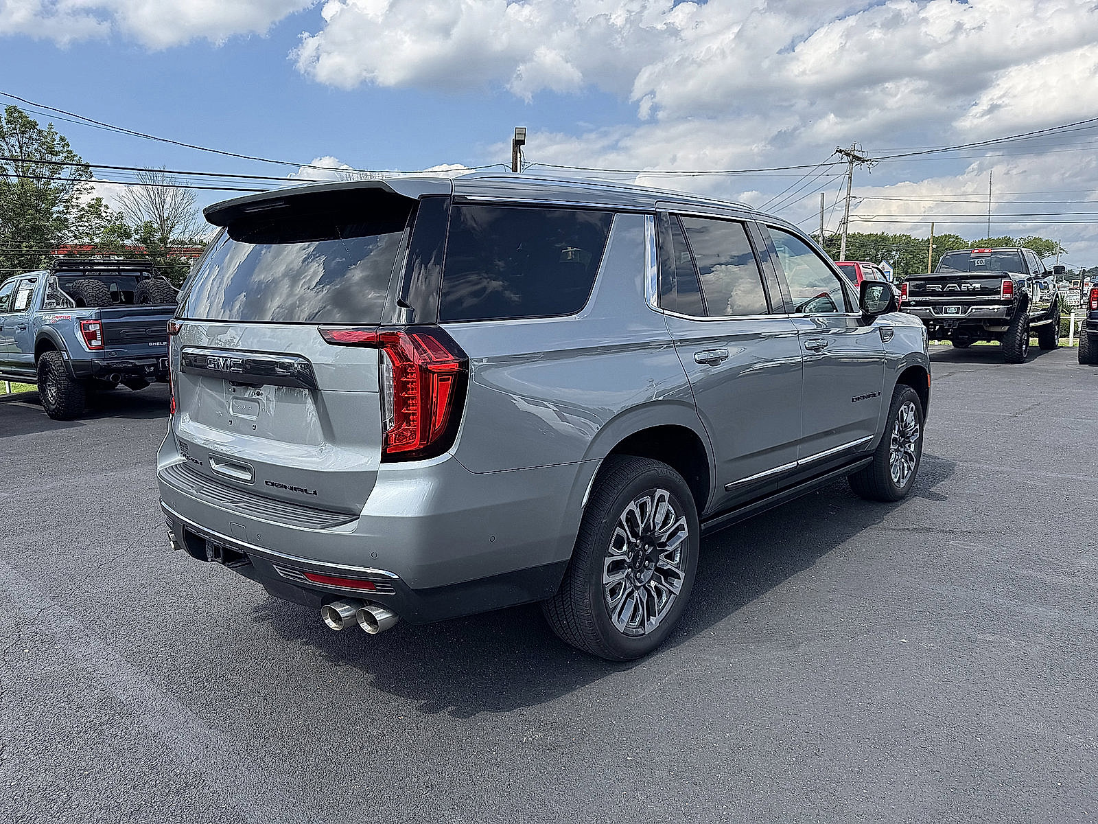 2023 Gmc Yukon Denali Ultimate photo 2