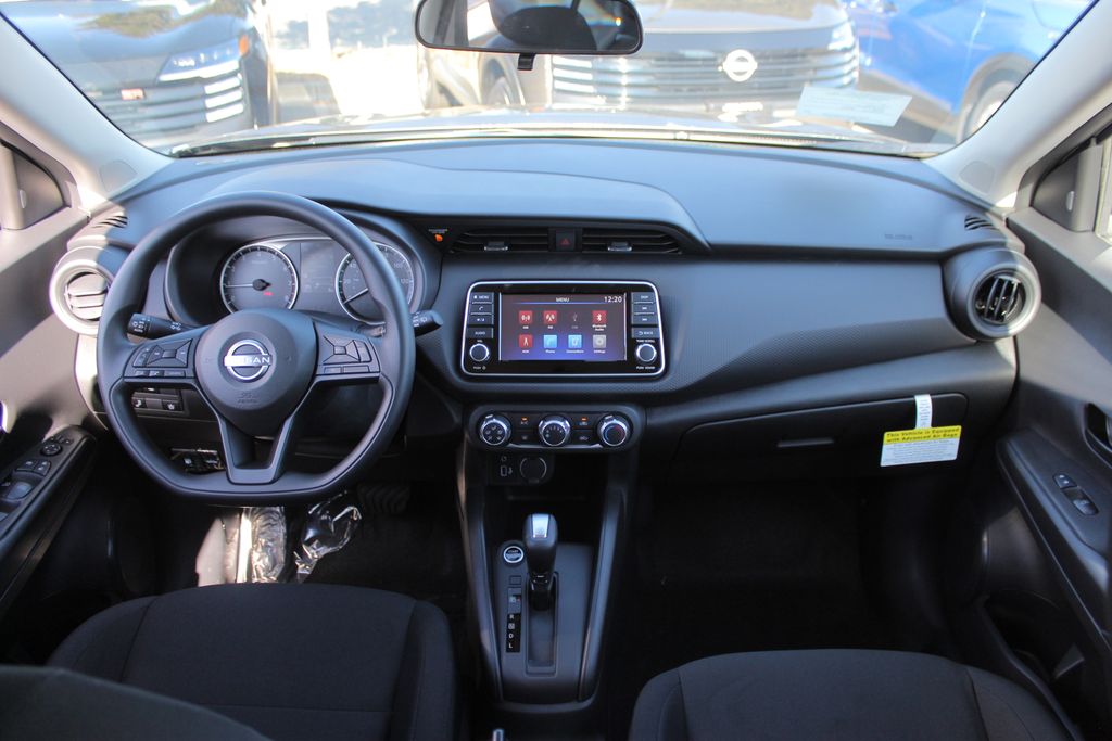 2025 Nissan Kicks Play S photo 17